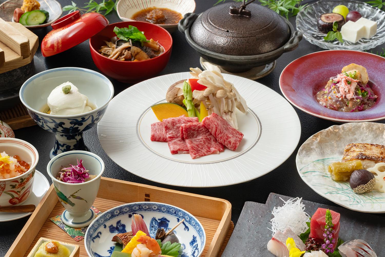 旬の食材を贅沢に使用した会席料理