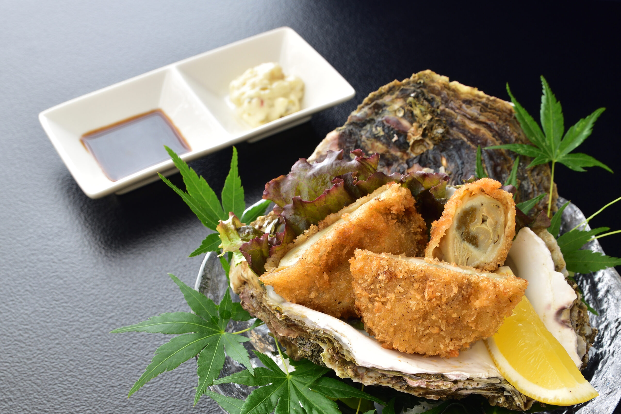 新潟山北産 岩牡蠣フライ：外はサクッと、中は濃厚でクリーミーに仕上げた極上の一皿