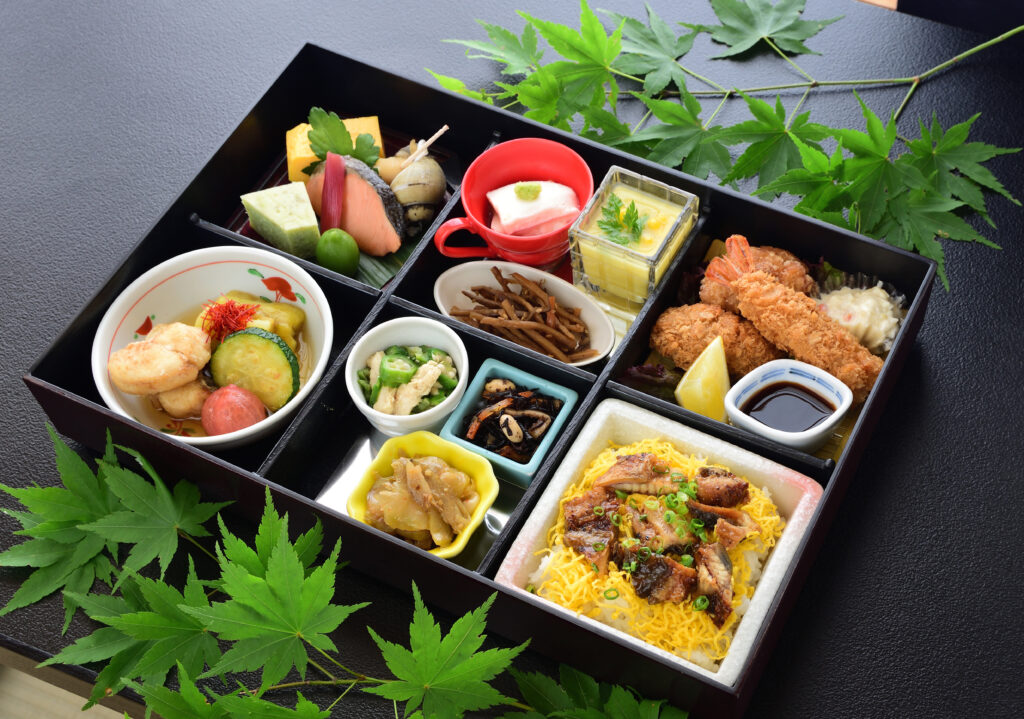 板前特製の華やかな庭園弁当