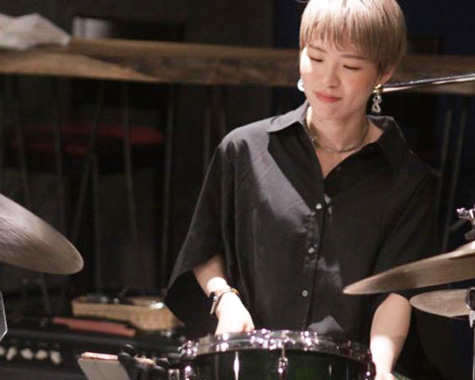 利光玲奈（ボーカル・ドラム）